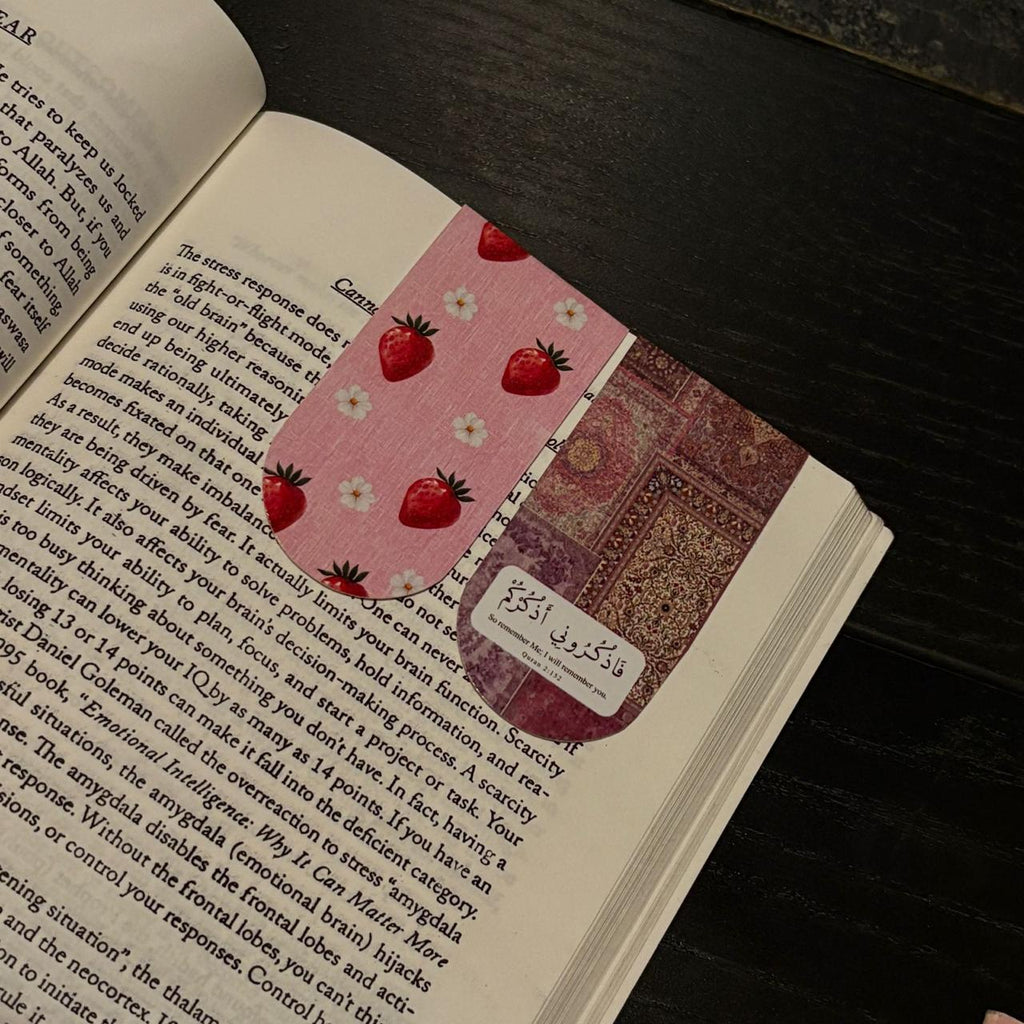 Magnetic bookmarks: Pink themed